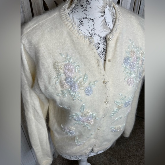 Bonnie Strauss Cream Cardigan Pastel Beaded Floral Button Sweater Size Medium - Picture 2 of 6